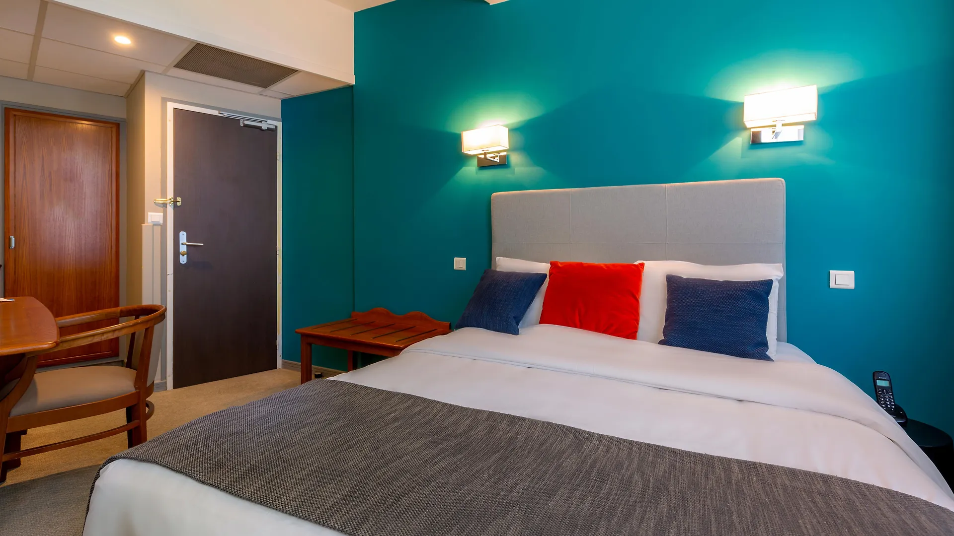 Kyriad Avignon - Palais Des Papes Hotel