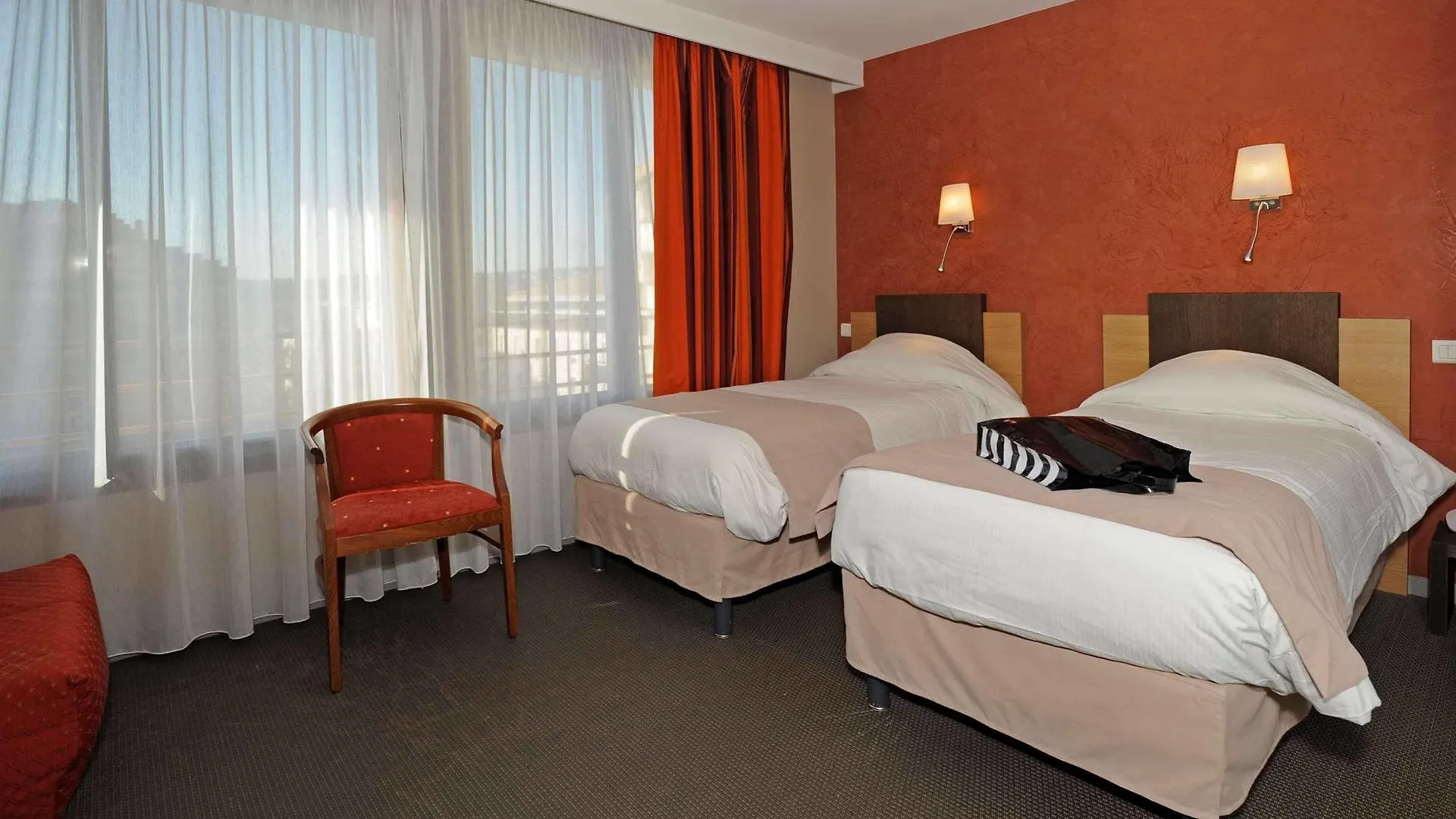 Kyriad Avignon - Palais Des Papes 3*,